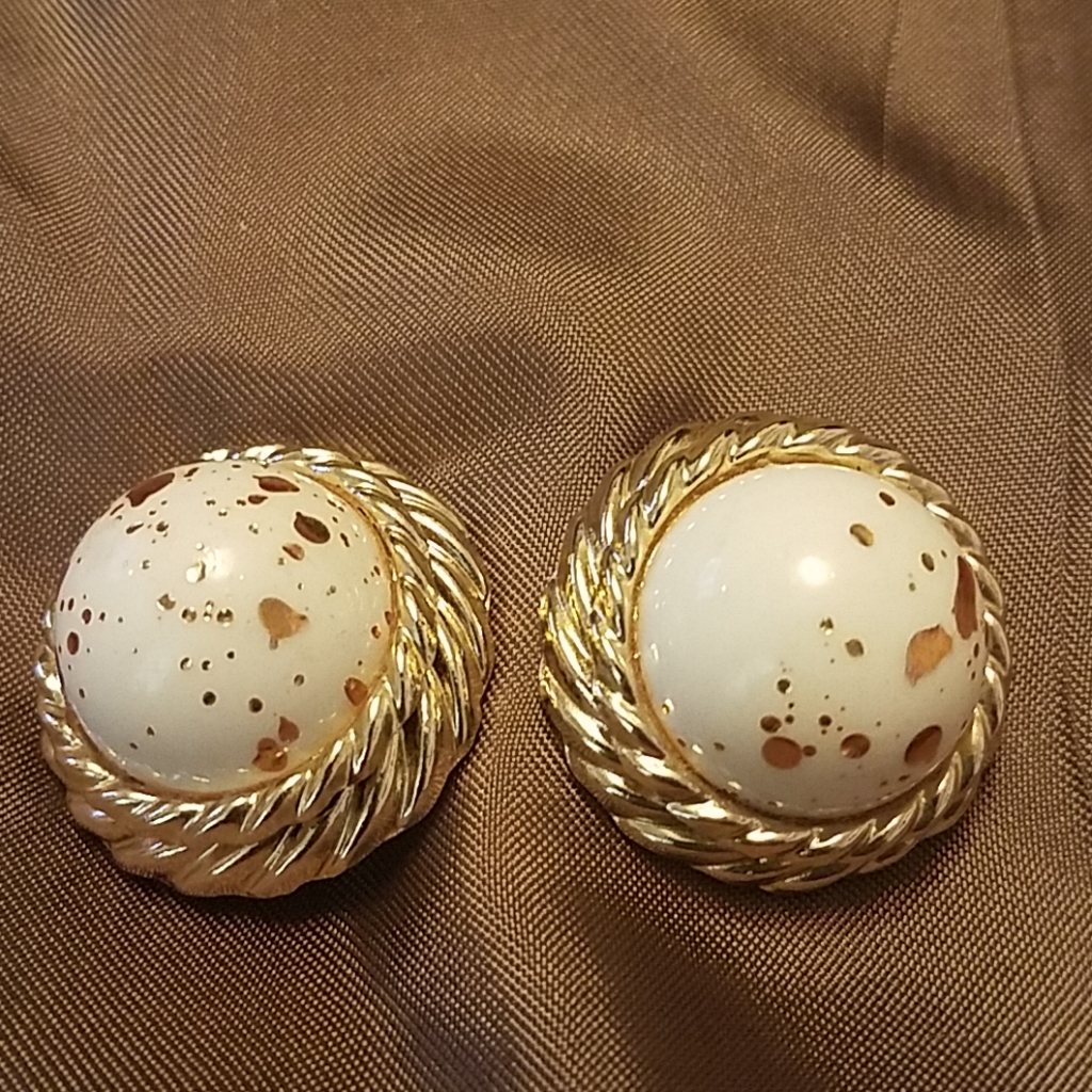 Vintage Judy Lee Earrings 25$